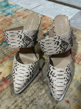 BCBGMaxAzria Beige Snake-Print Pointed Toe Mules